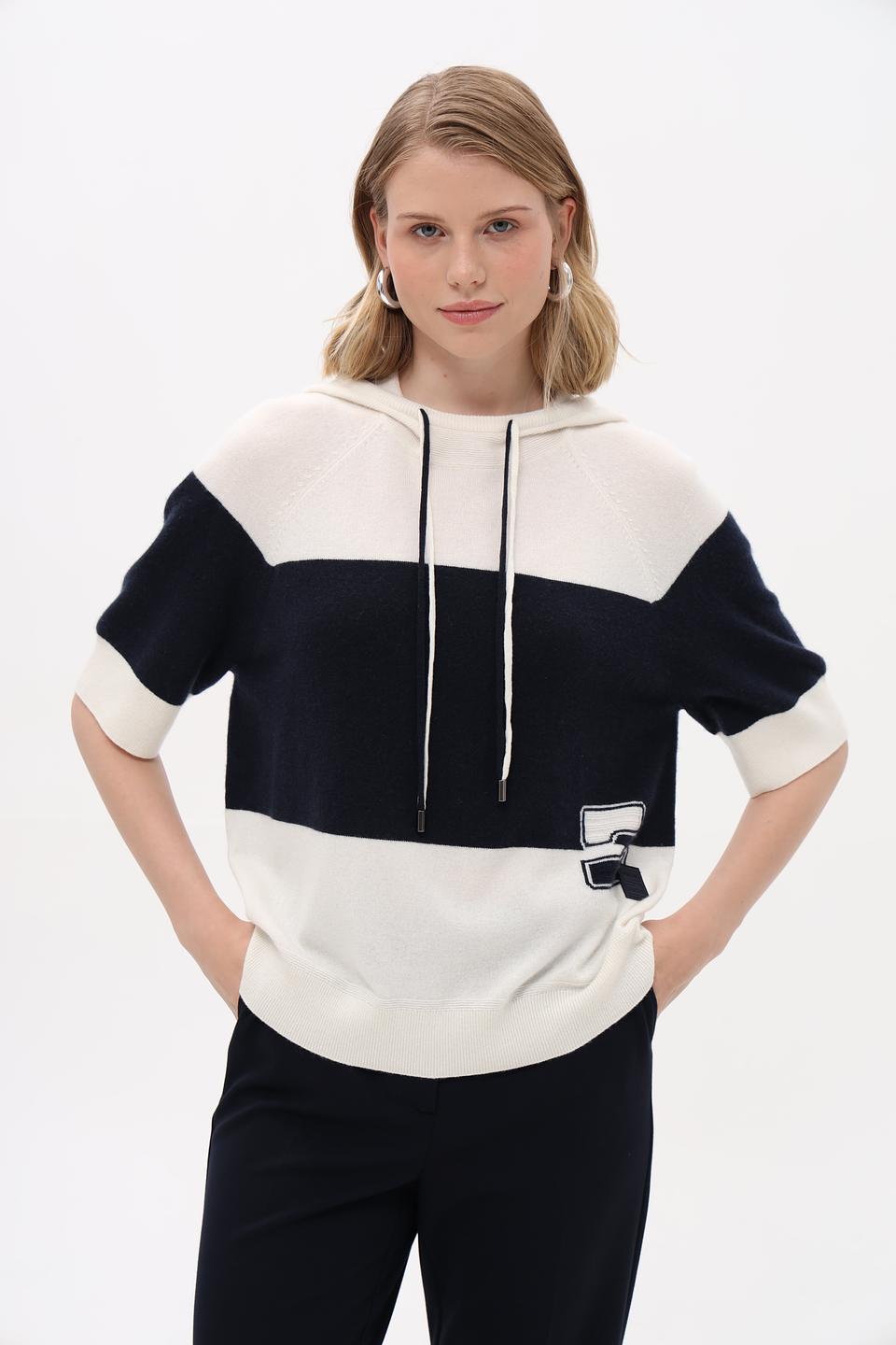 Пуловер Marc Cain Sports с капюшоном