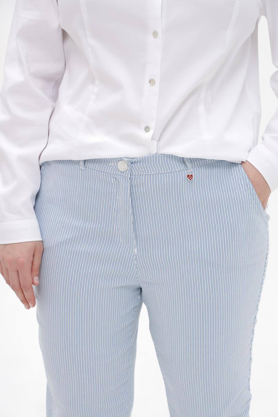 Брюки Relaxed by Toni в полоску голубую