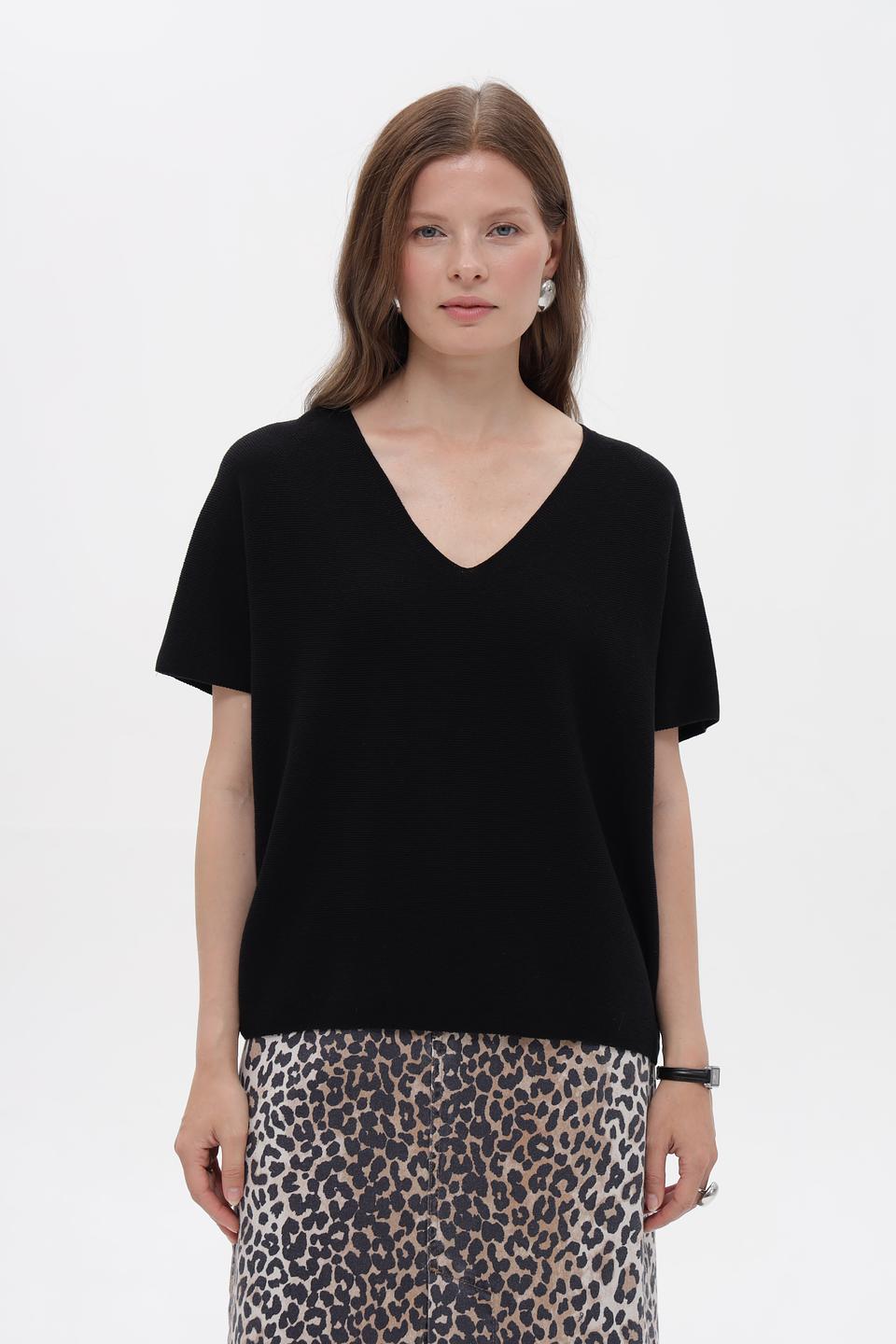 Пуловер Oui женский чёрный с V-образным вырезом