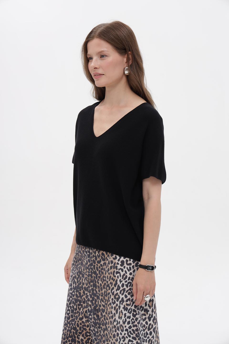 Пуловер Oui женский чёрный с V-образным вырезом