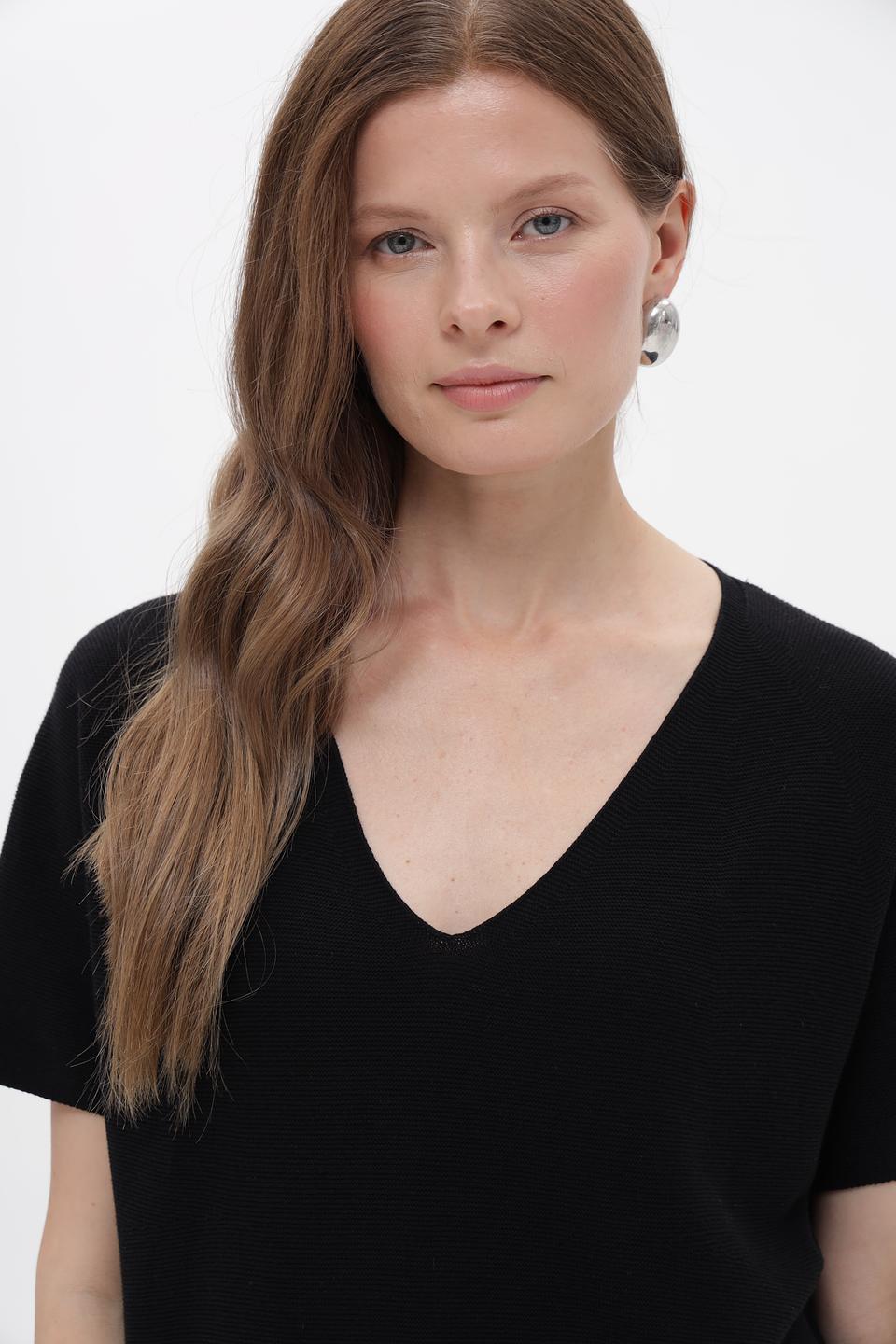 Пуловер Oui женский чёрный с V-образным вырезом