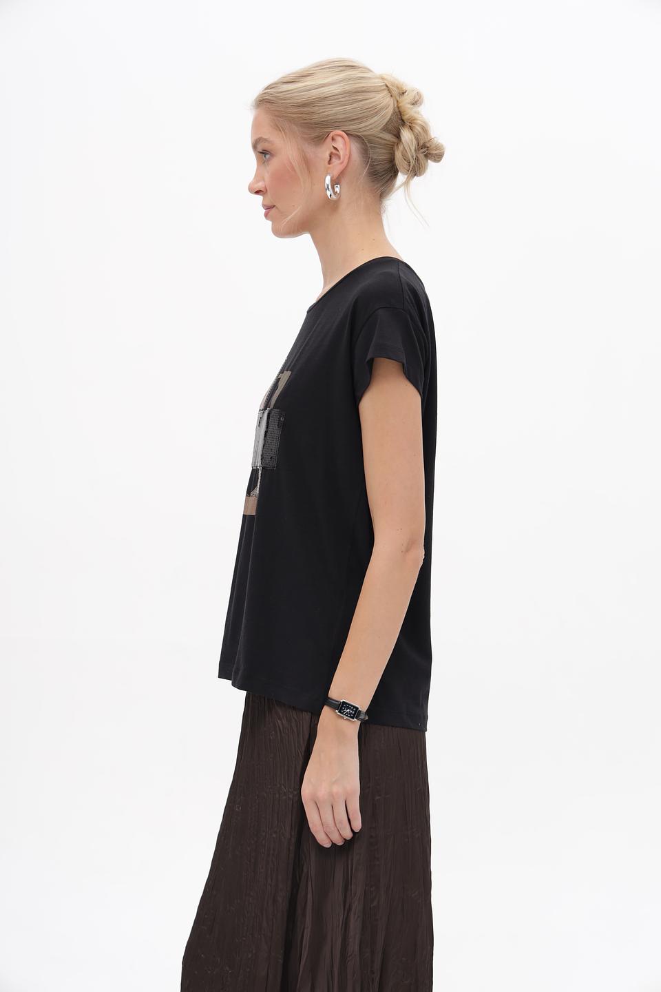 Футболка More and More с принтом чёрная