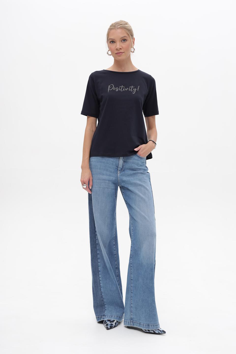 Футболка More and More с надписью