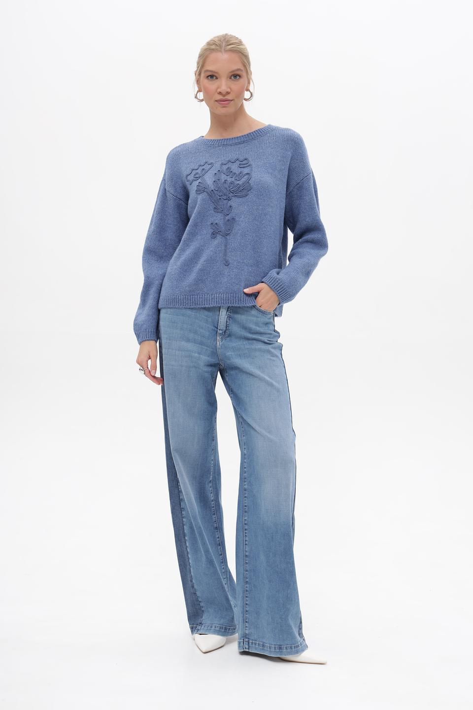 Пуловер More and More с вышивкой голубой