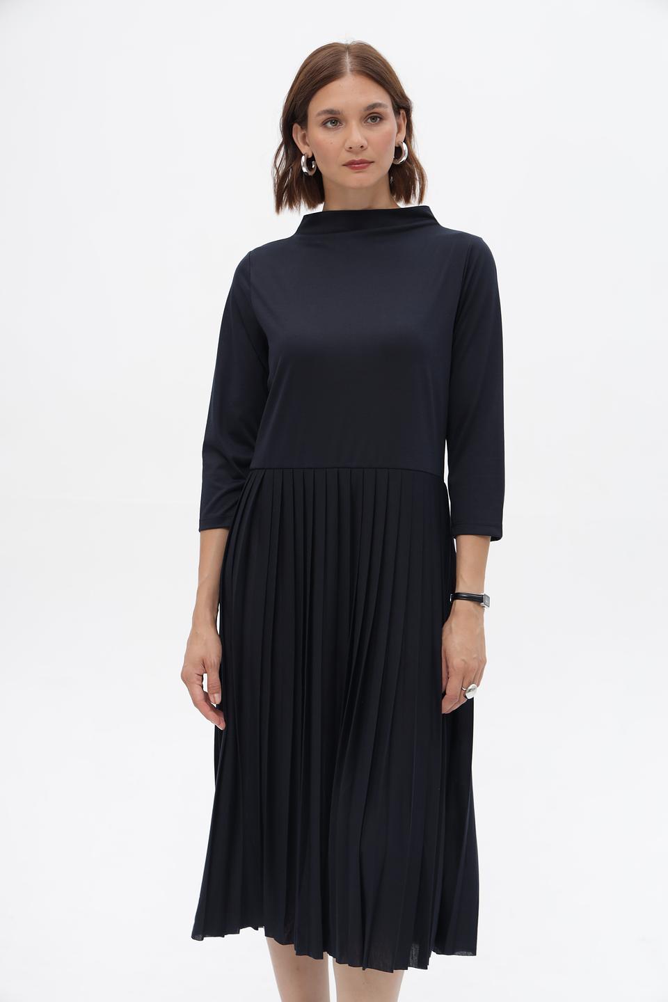 Платье More and More плиссе тёмно-синее