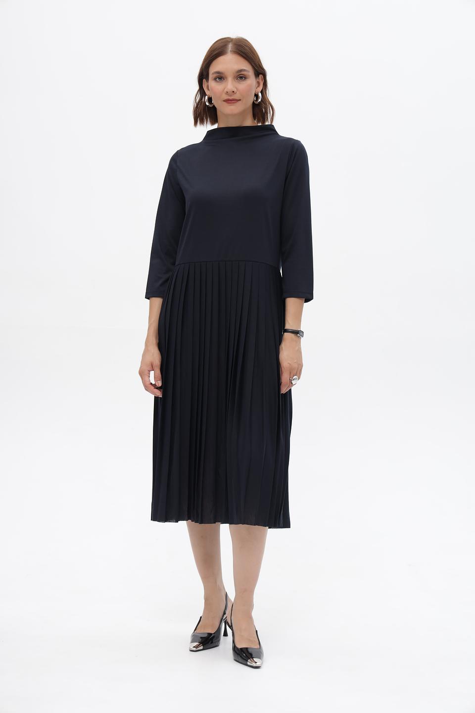 Платье More and More плиссе тёмно-синее