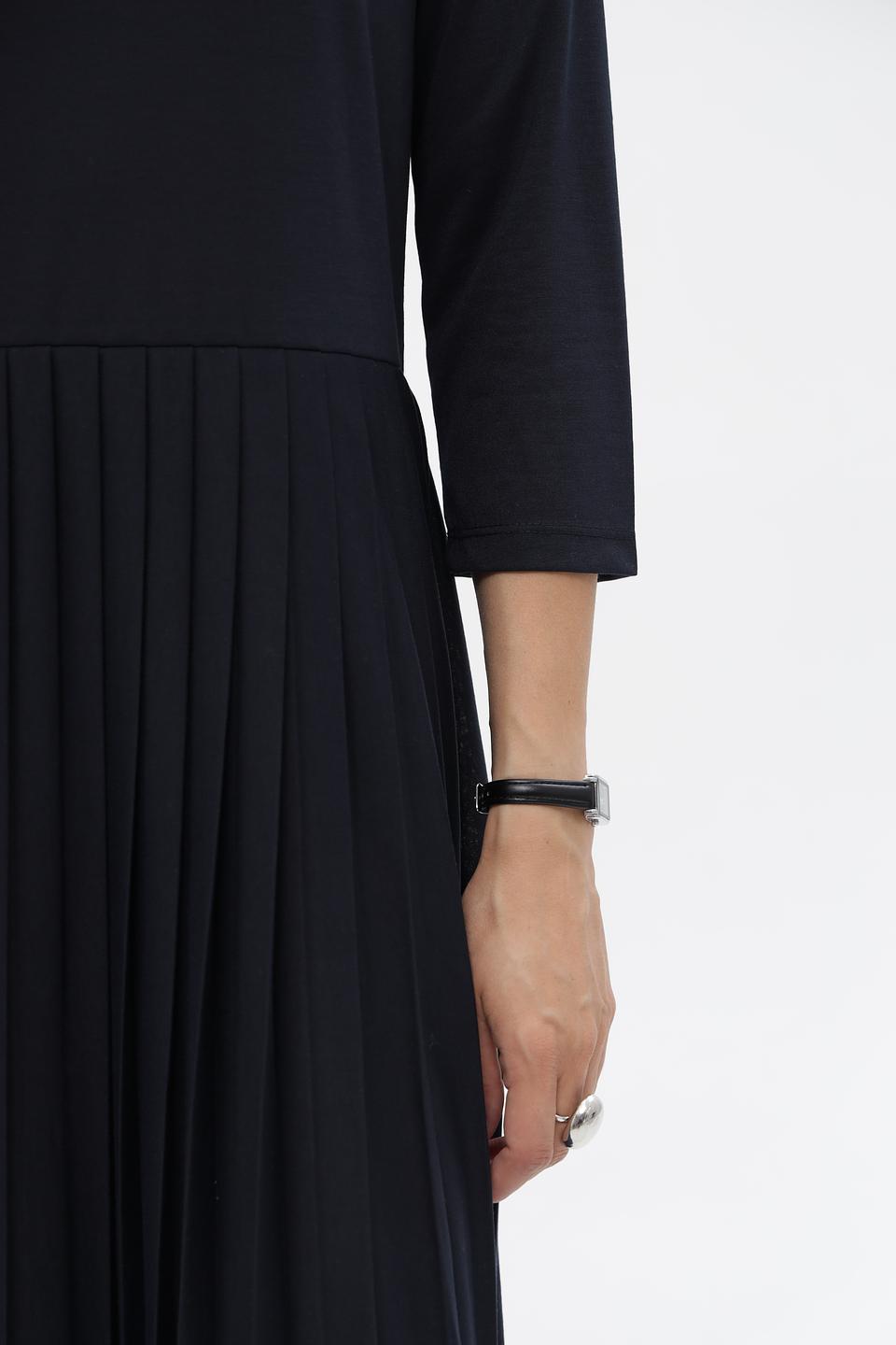 Платье More and More плиссе тёмно-синее