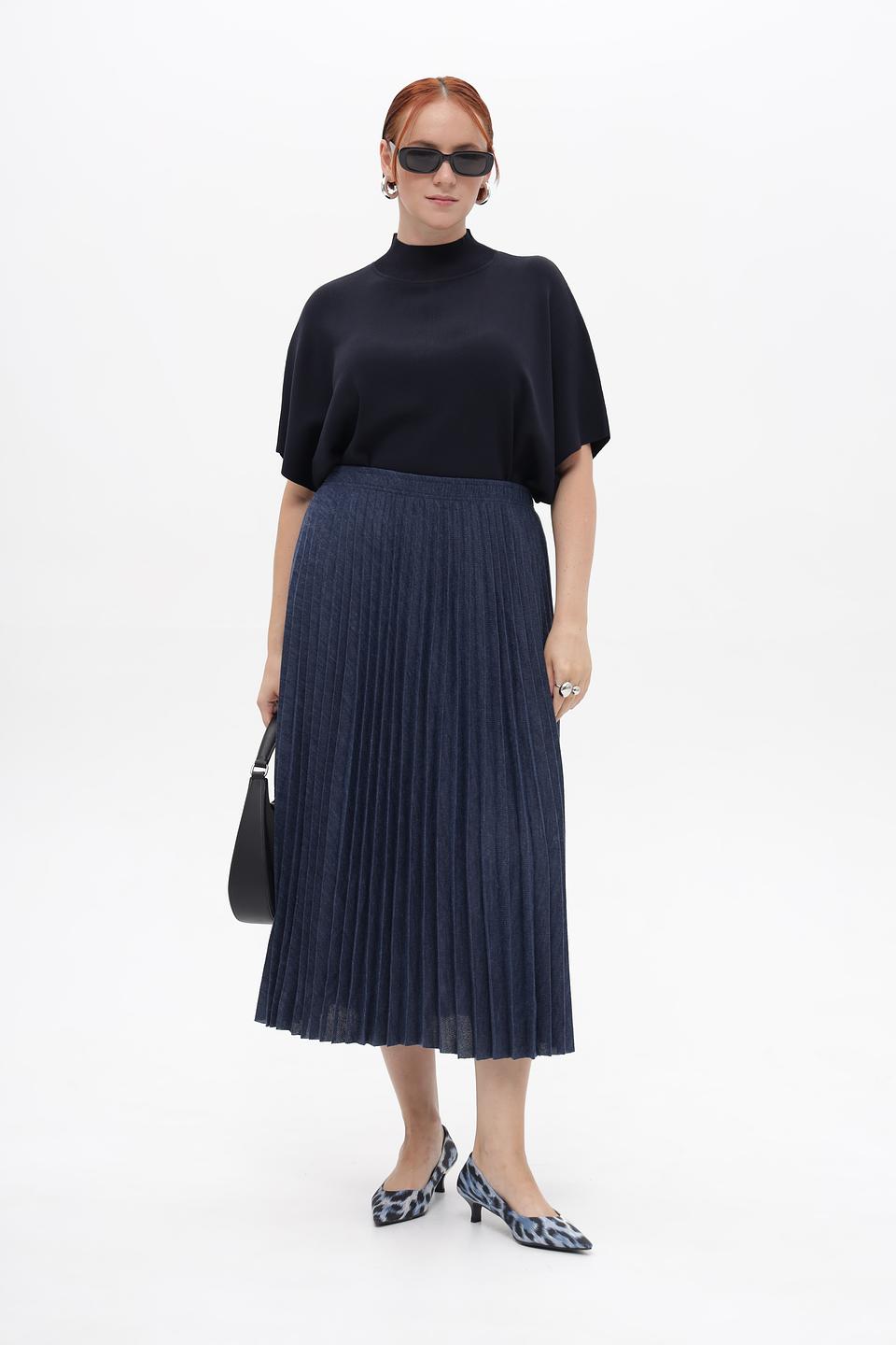 Пуловер Tuzzi чёрный с рукавом-крылышком