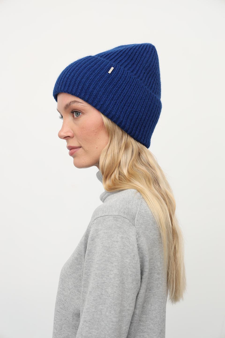 Шапка Julia Florenzi вязаная синяя
