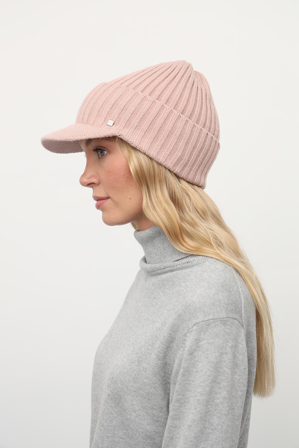 Шапка Julia Florenzi с козырьком