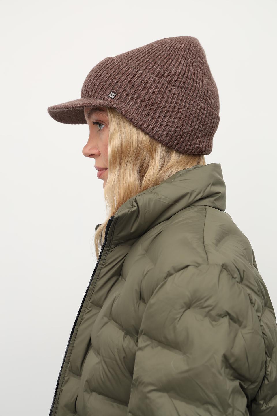 Шапка Julia Florenzi с козырьком