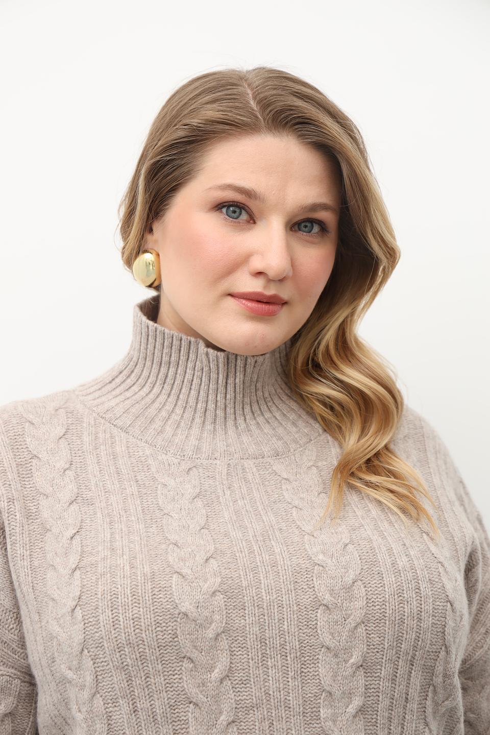 Пуловер Catnoir с косами бежевый