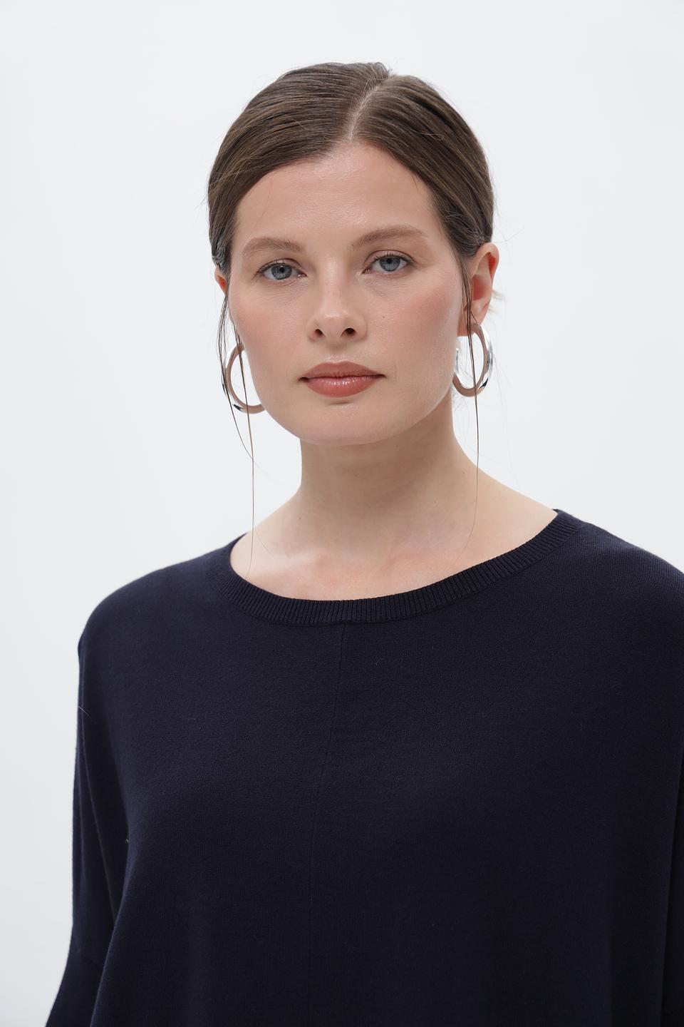 Пуловер Miss Lagotte темно-синий с белой отделкой