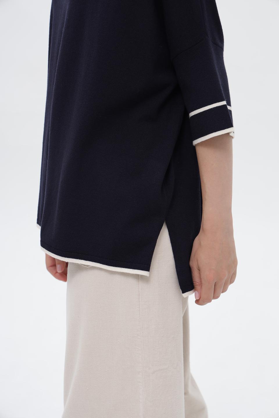 Пуловер Miss Lagotte темно-синий с белой отделкой