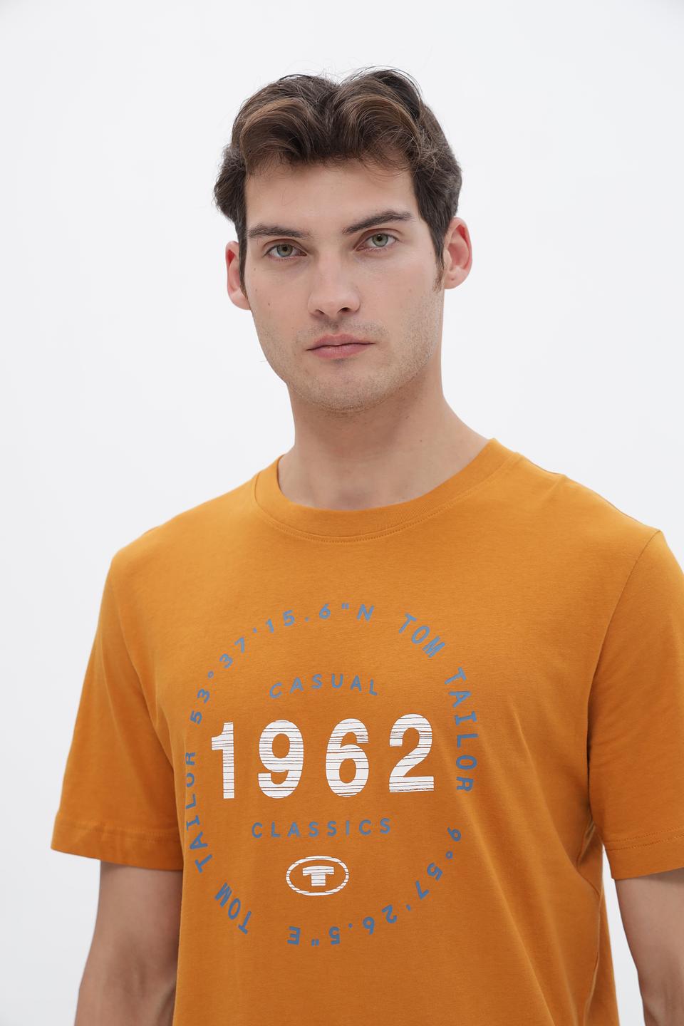 Футболка Tom Tailor с принтом 1962 горчичный