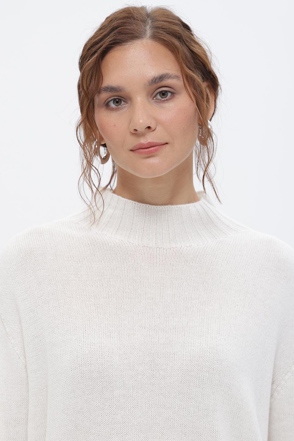 Пуловер Croche молочный