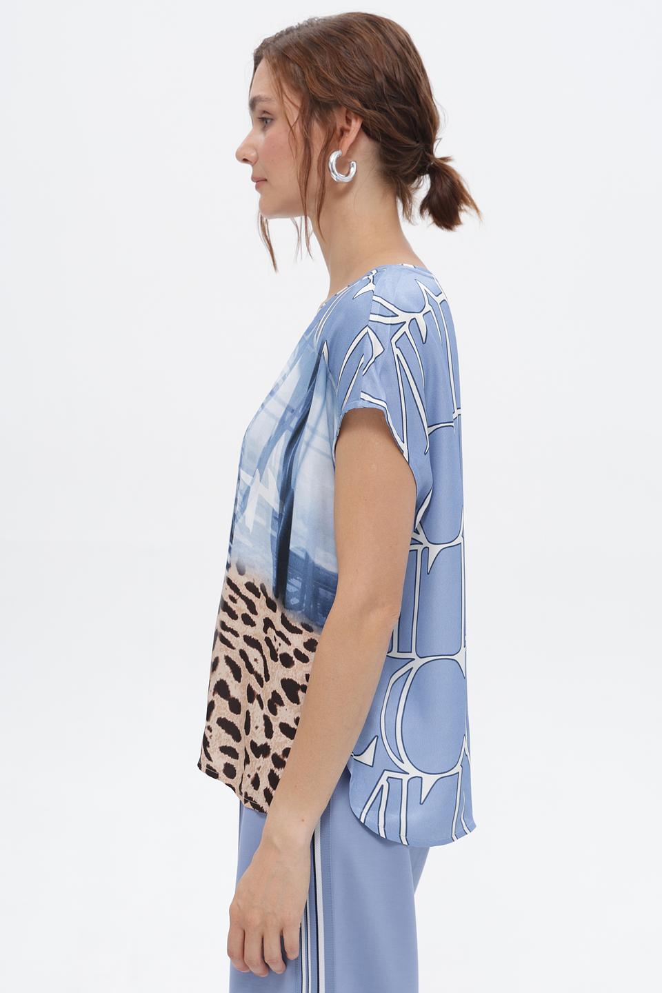 Блуза Lecomte с принтом голубой