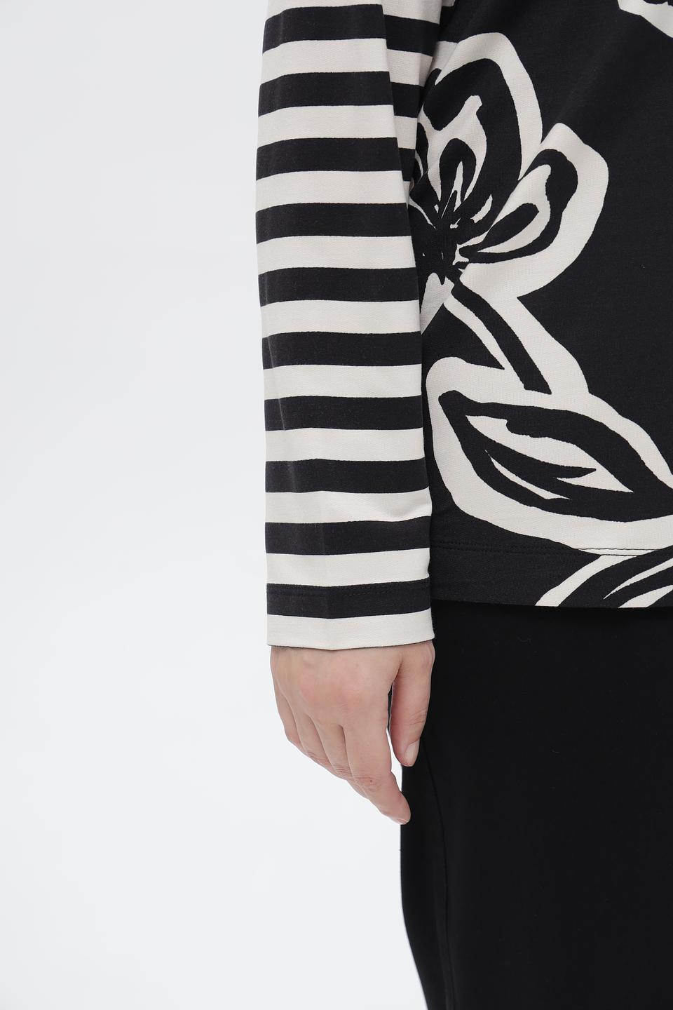 Пуловер Via Appia с цветами и надписью