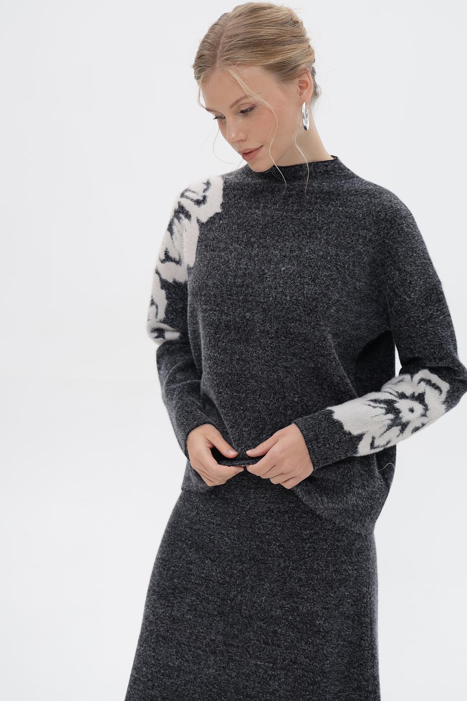 Пуловер UNQ с цветочным принтом