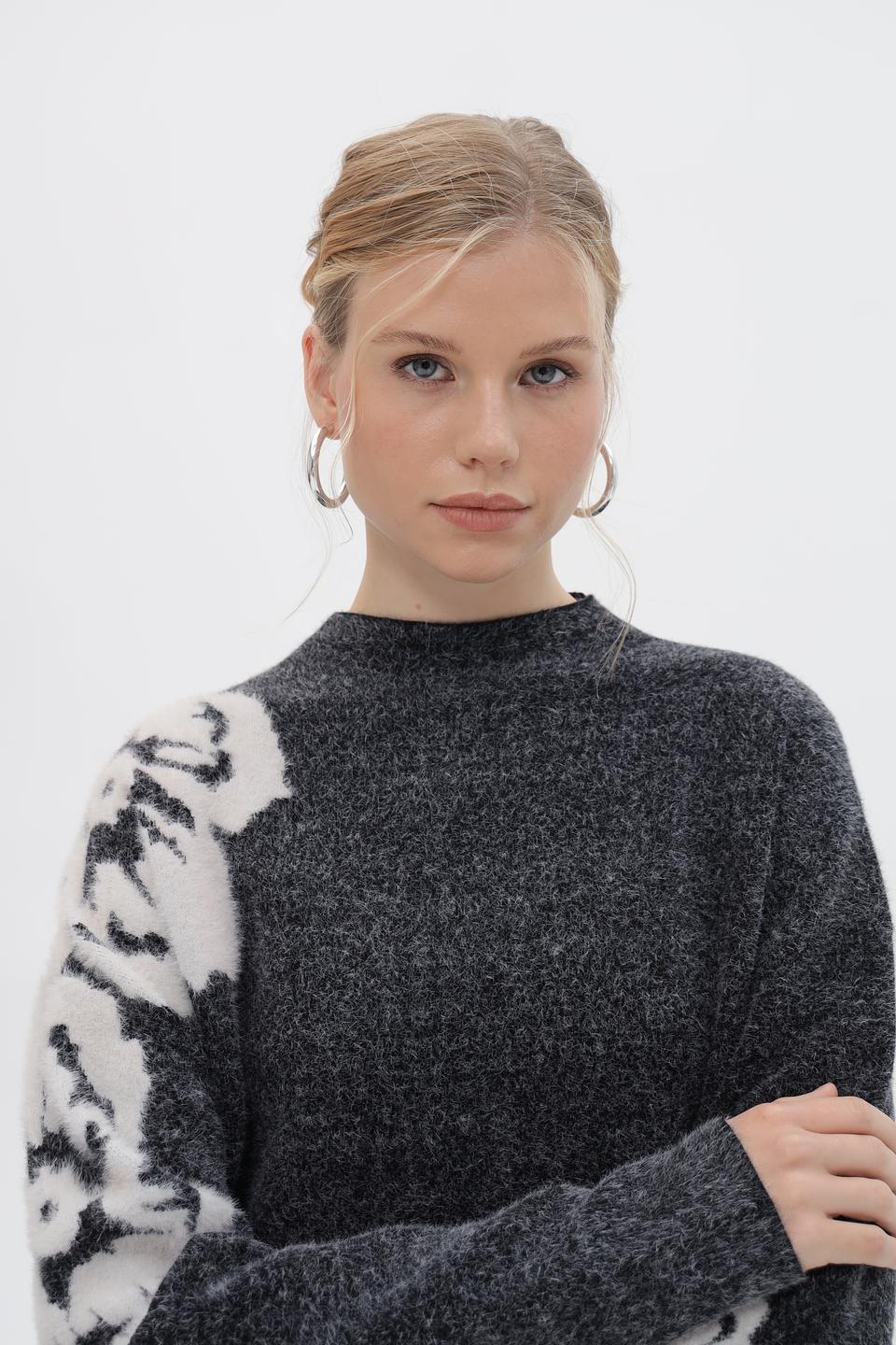 Пуловер UNQ с цветочным принтом