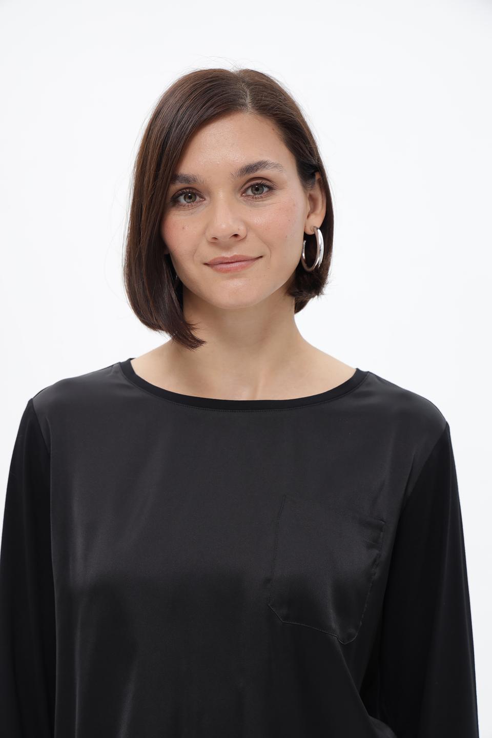 Блузка Monari с карманом черная