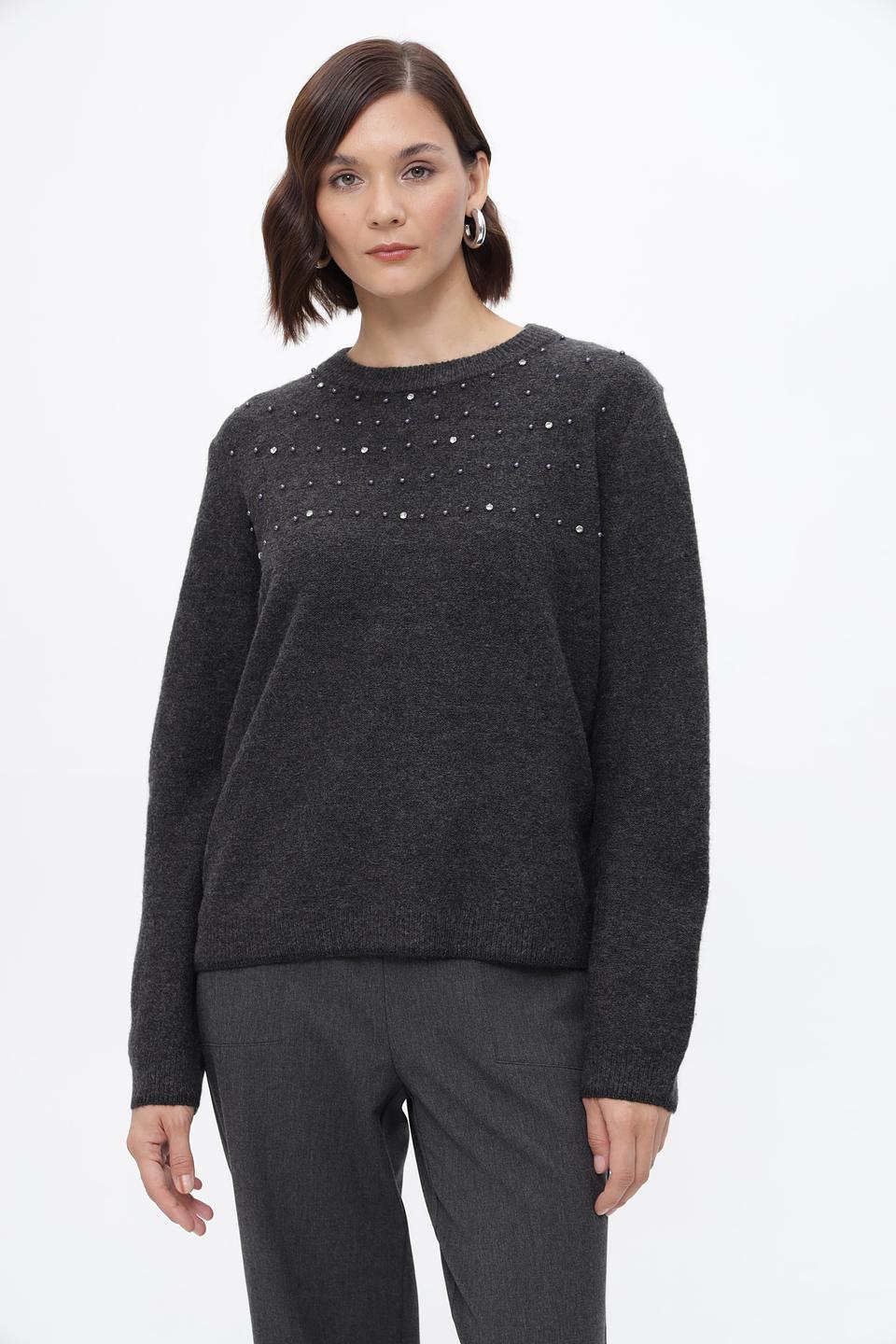 Пуловер Broadway с бусинами серый