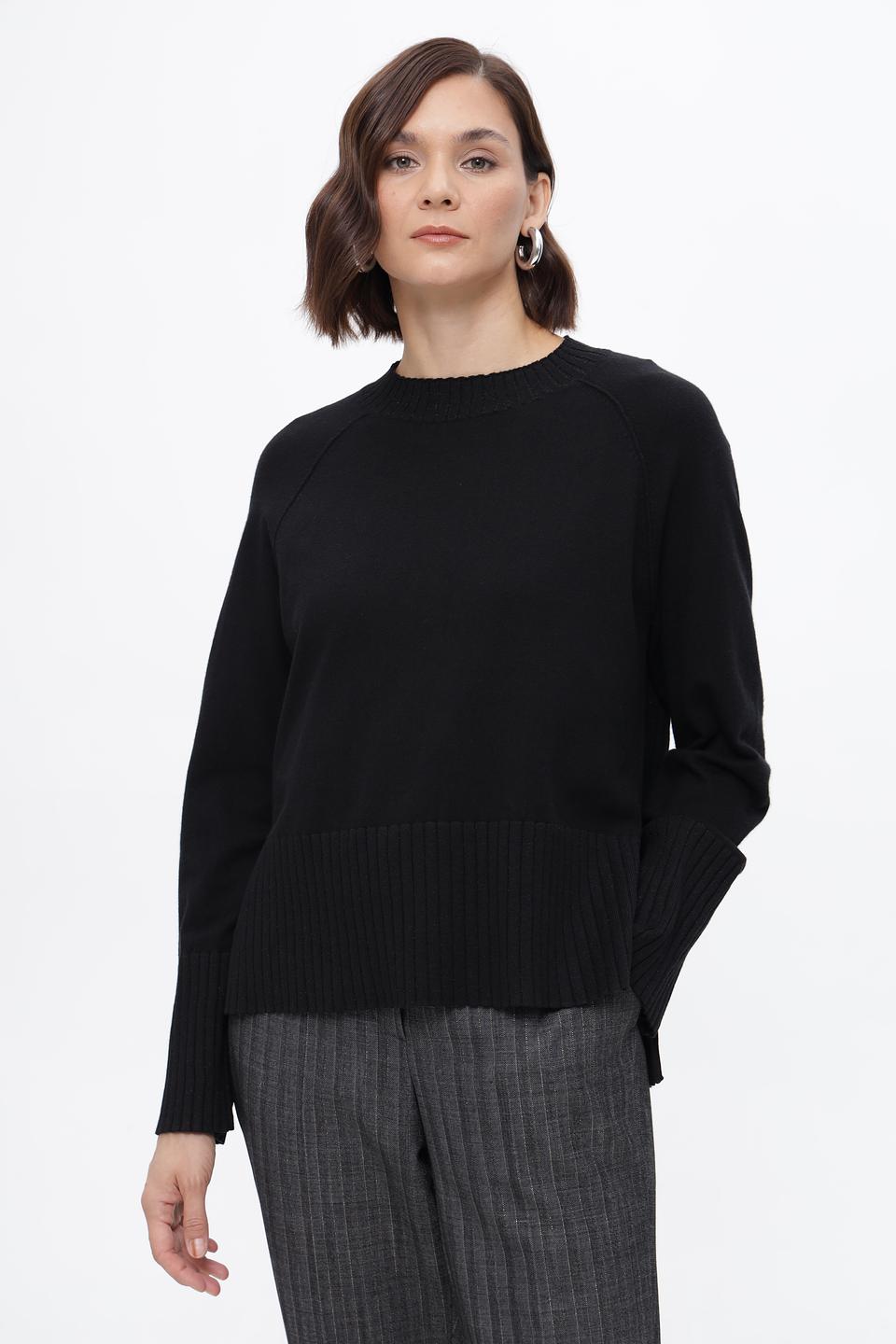 Пуловер Lecomte чёрный