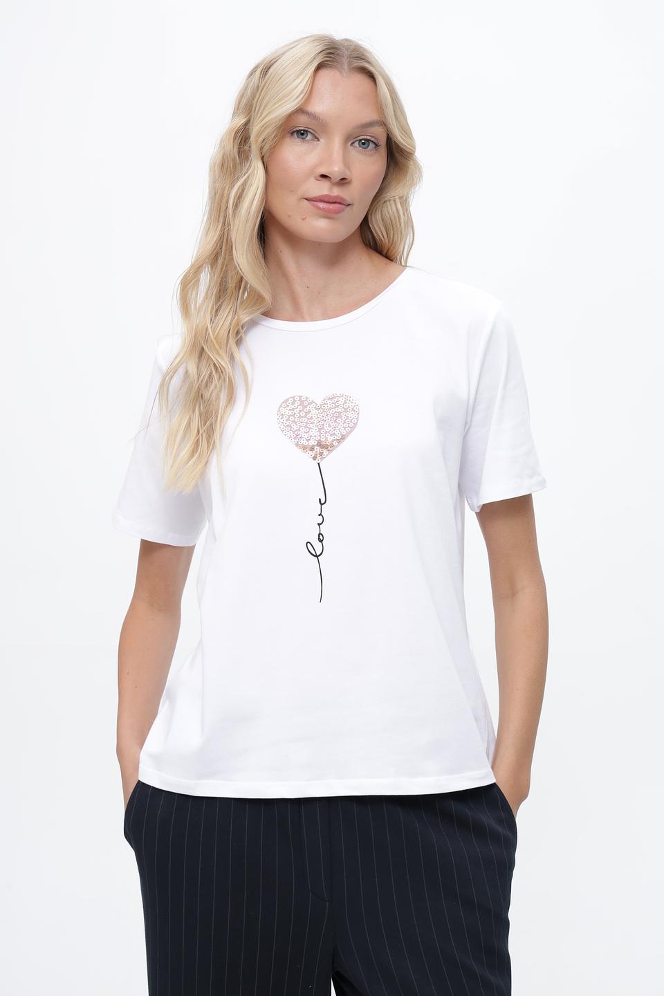 Футболка More and More с сердцем