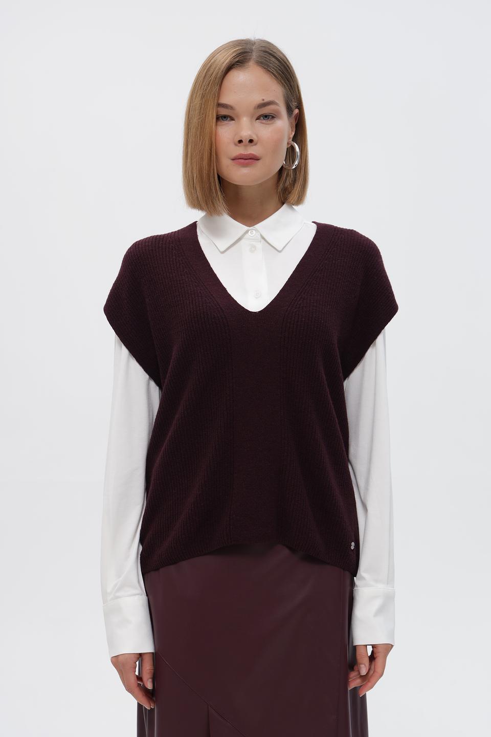 Жилет Bugatti вязаный бордовый