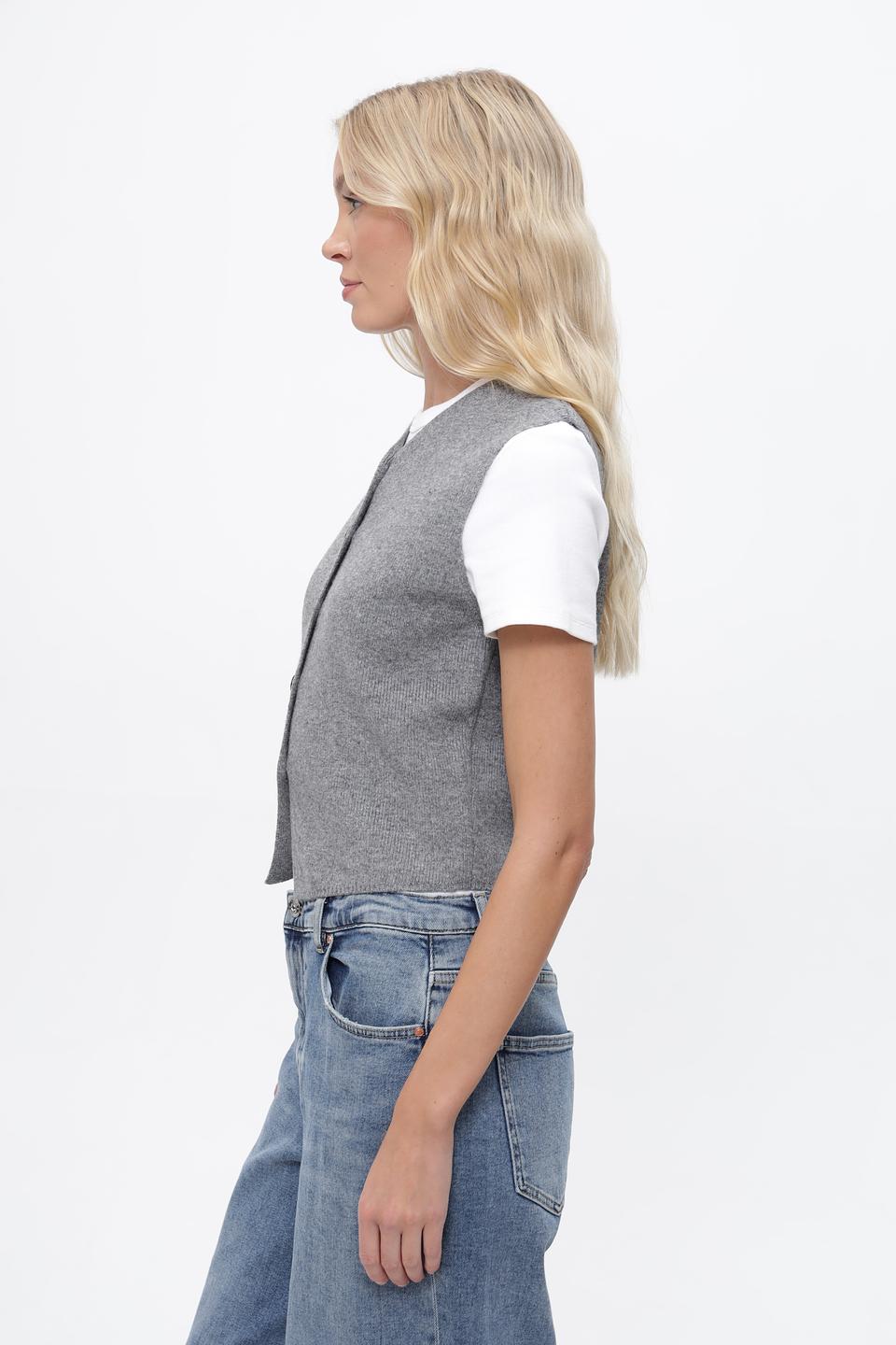 Жилет Oui серый с пуговицами