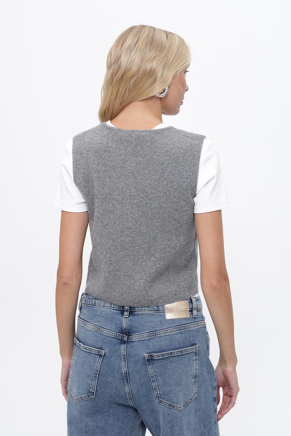 Жилет Oui серый с пуговицами