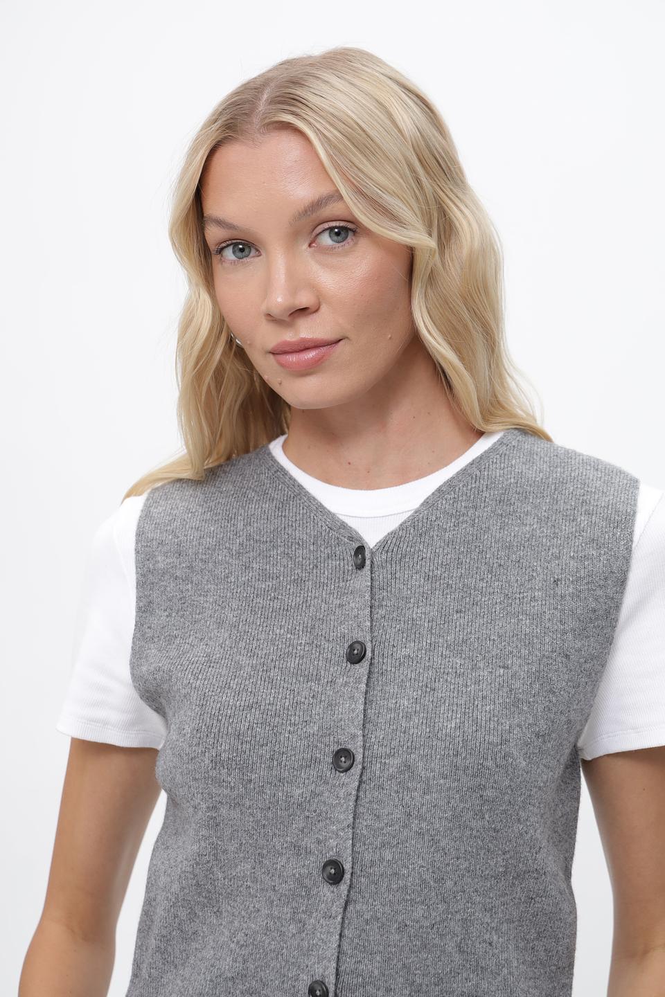 Жилет Oui серый с пуговицами