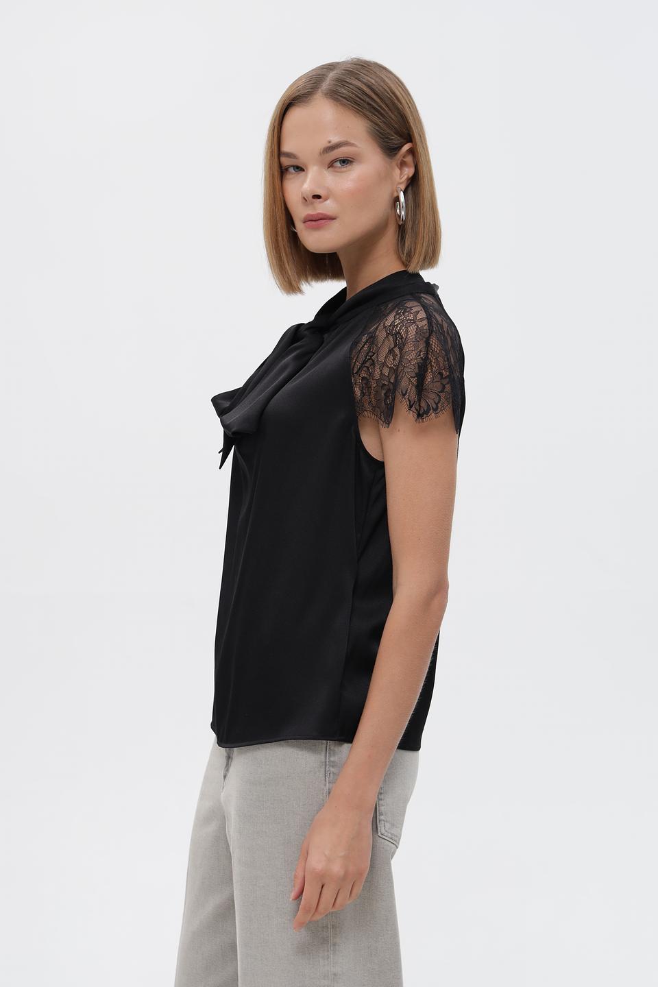 Блузка Marc Cain с бантом и кружевом