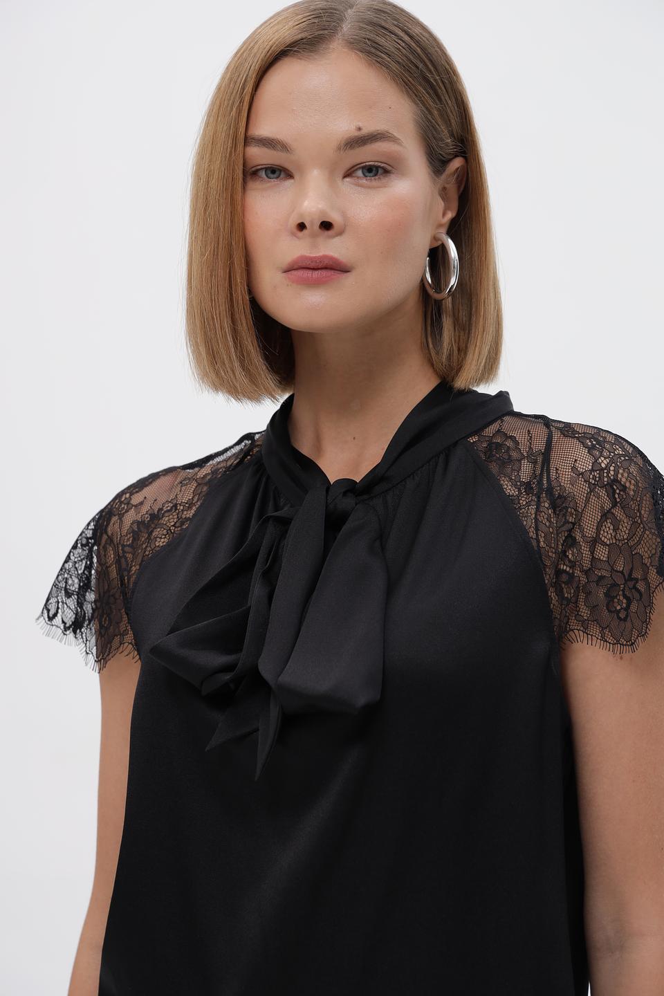 Блузка Marc Cain с бантом и кружевом