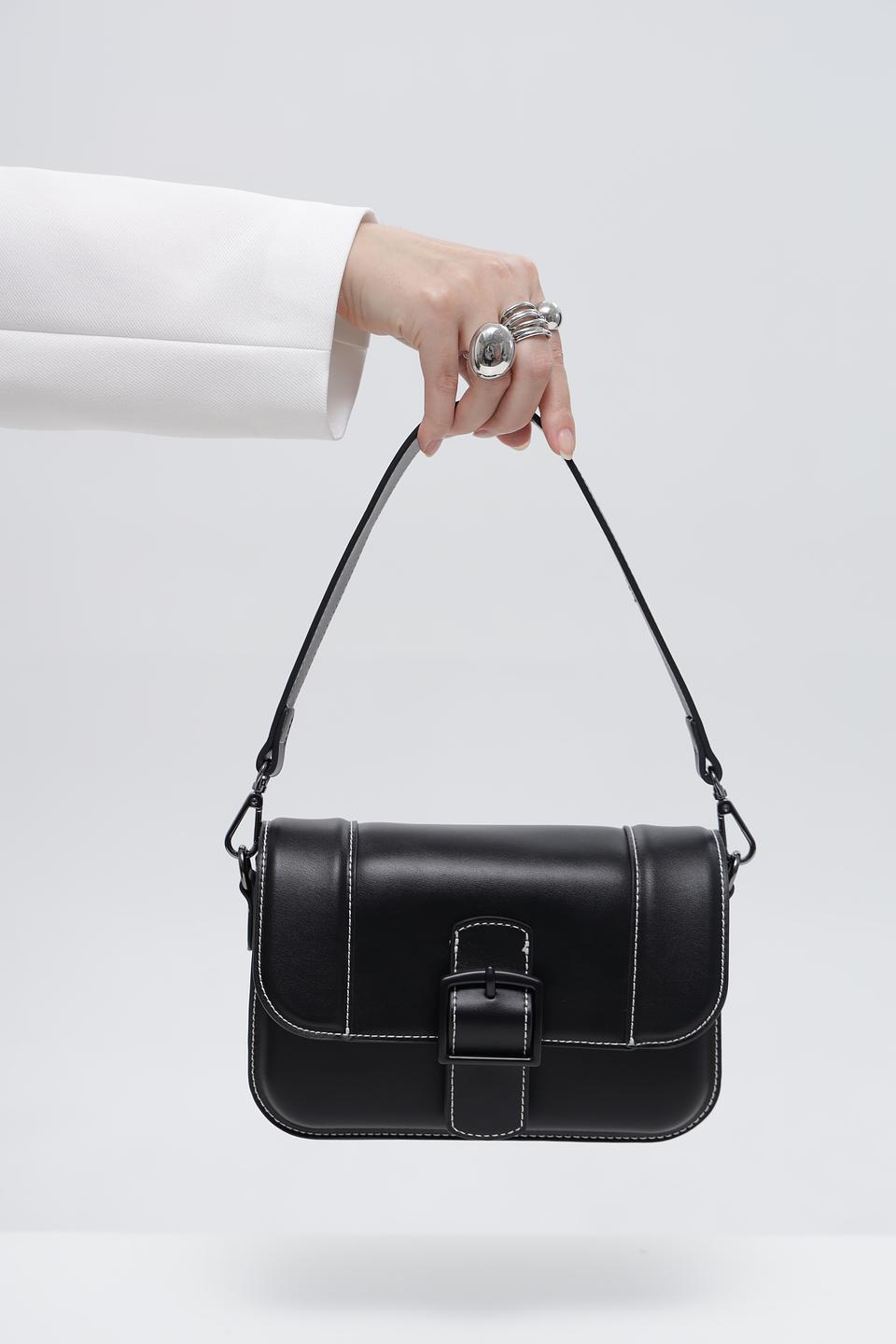 Сумка Bugatti черная с пряжкой