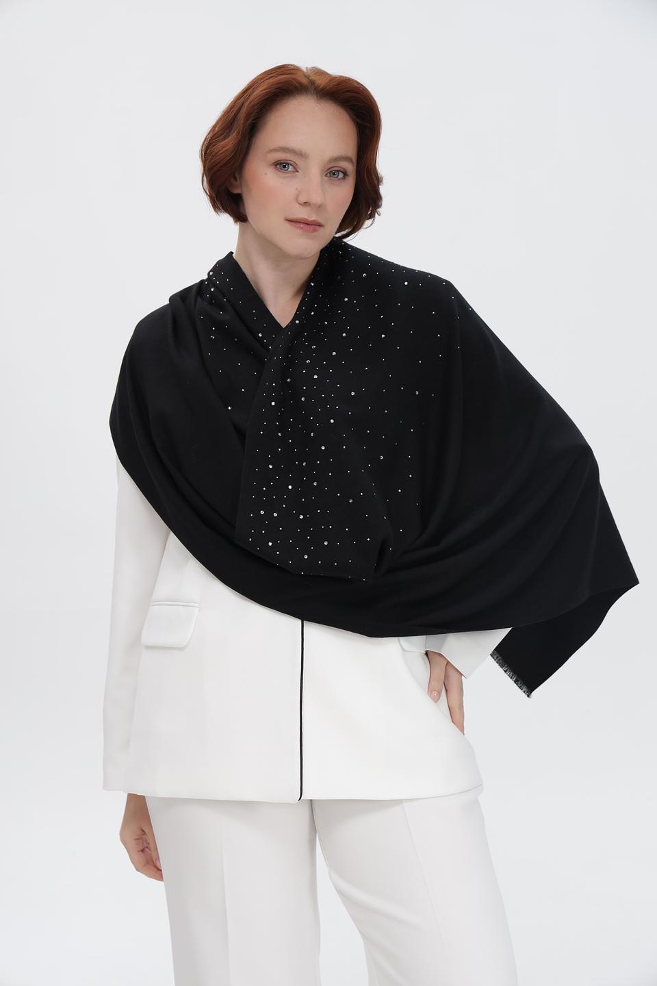 Шарф Fraas чёрный с декором