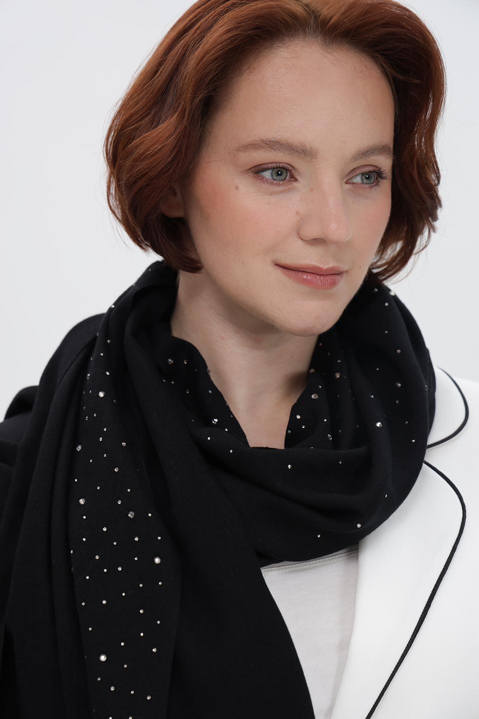 Шарф Fraas чёрный с декором