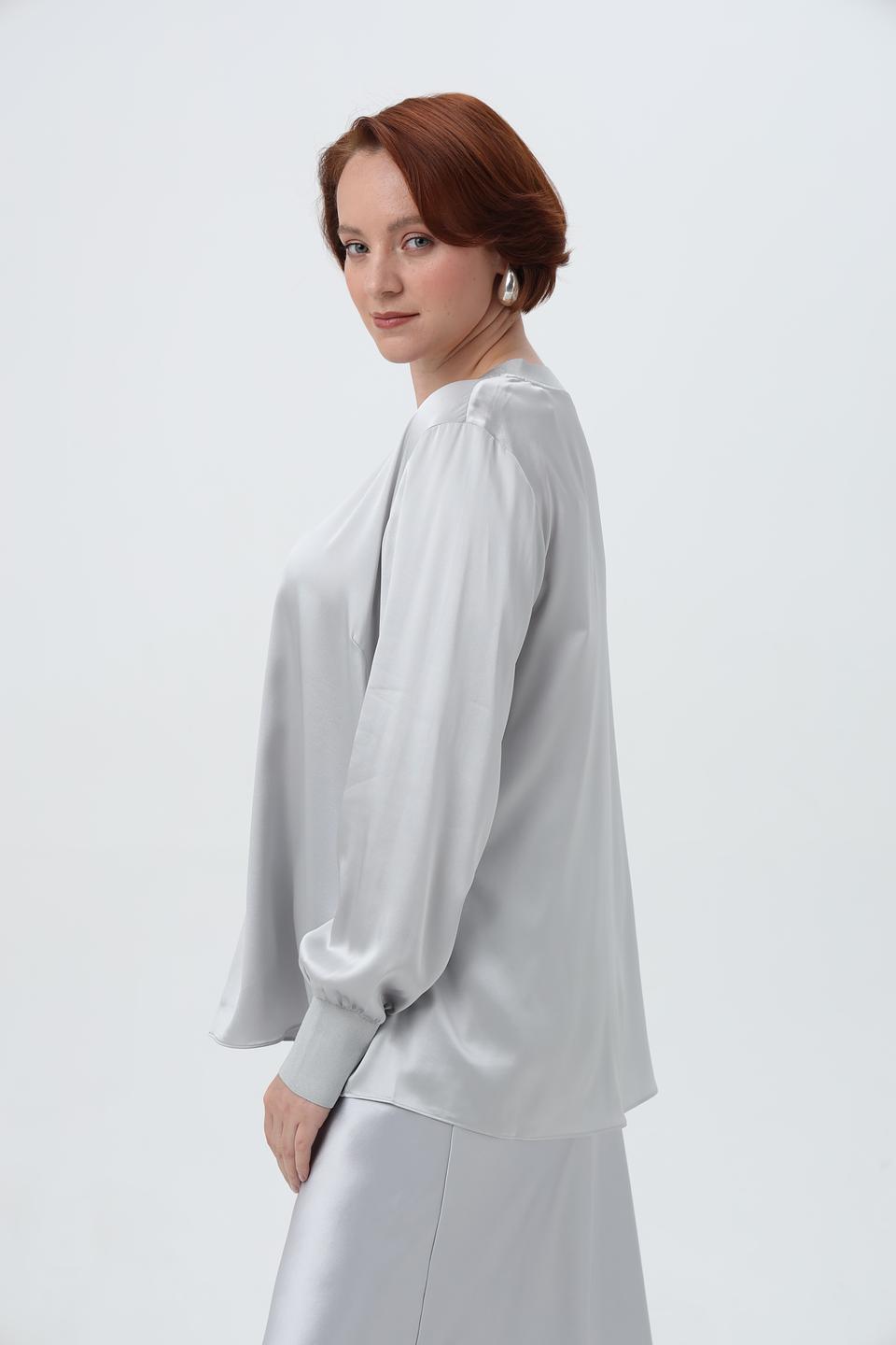 Блузка Herzens Angelegenheit атласная серая