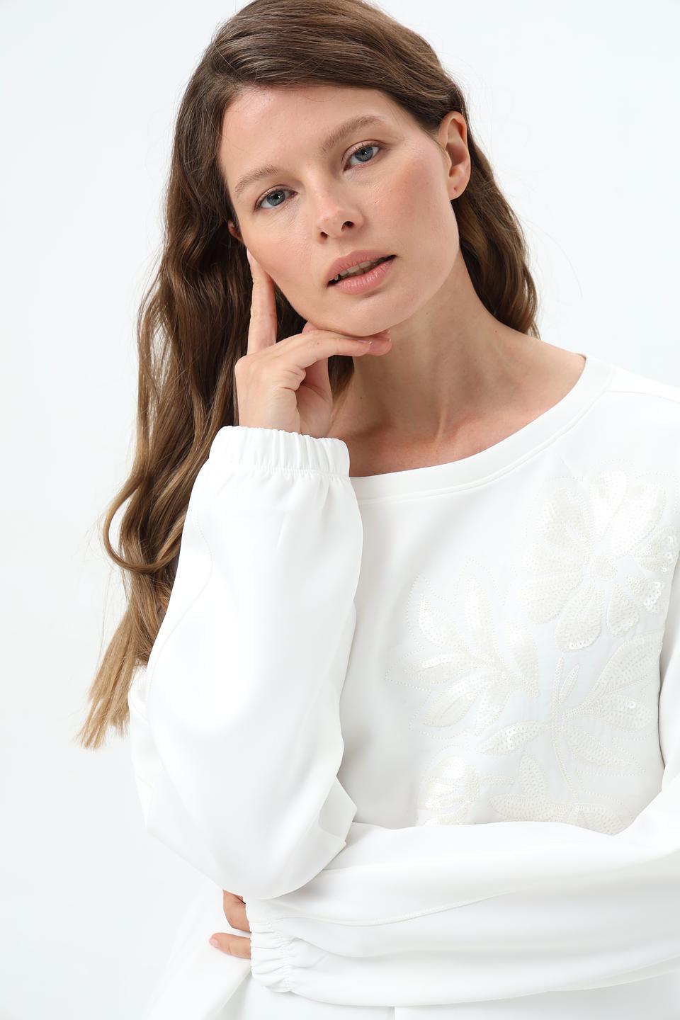 Пуловер Monari с вышивкой