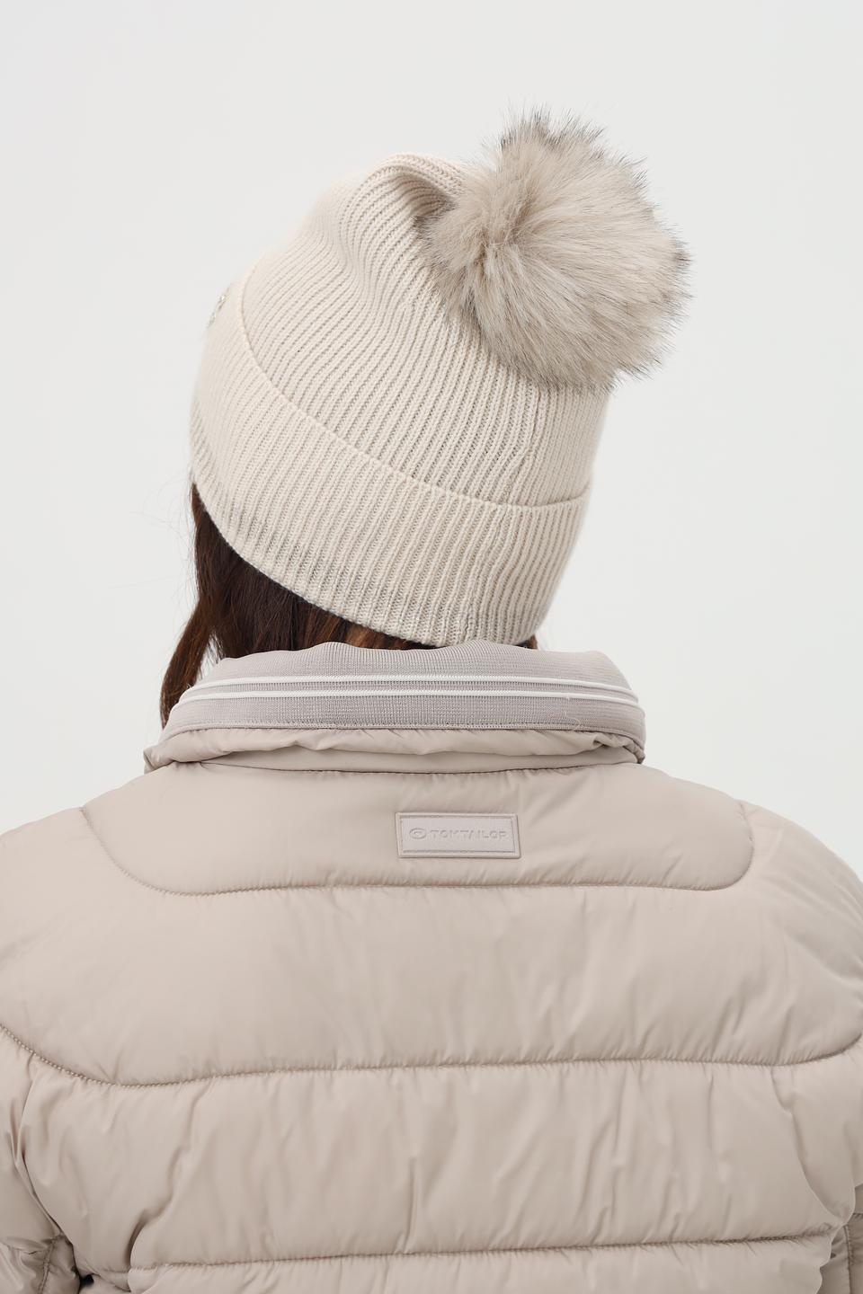 Шапка Marc Cain с помпоном бежевая