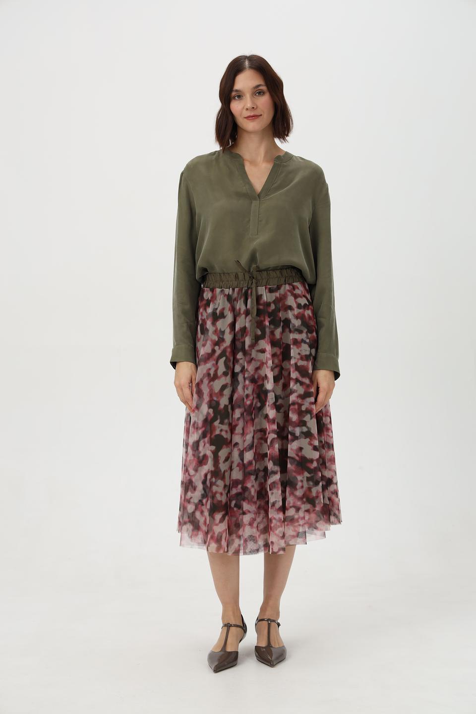 Блузка Lecomte оливковая с V-образным вырезом