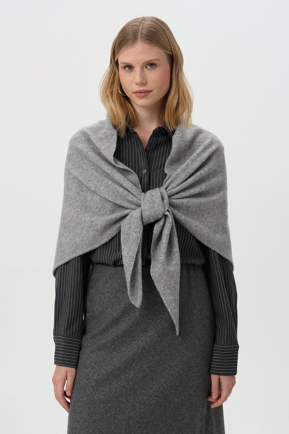 Шарф Oui серый с узлом