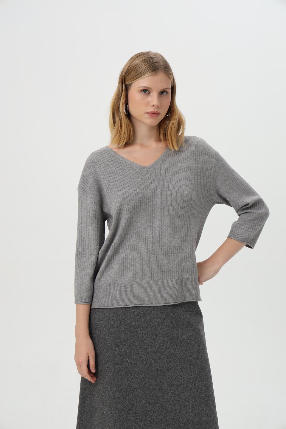 Пуловер Betty Barclay серый с V-образным вырезом
