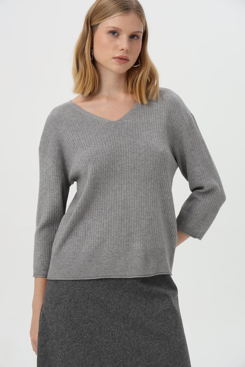 Пуловер Betty Barclay серый с V-образным вырезом