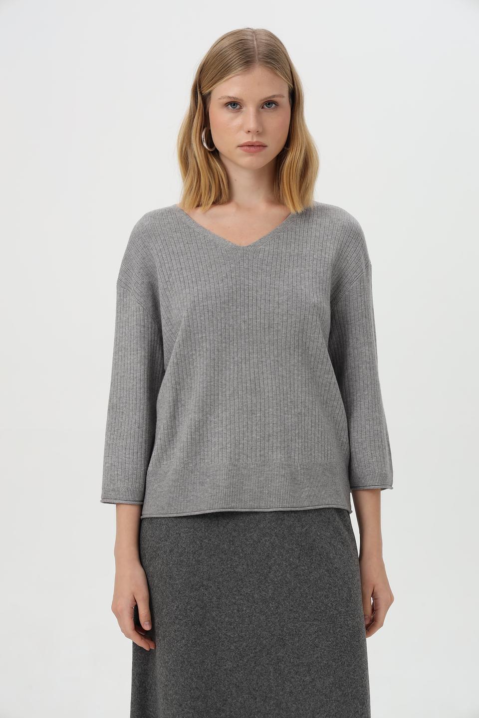 Пуловер Betty Barclay серый с V-образным вырезом