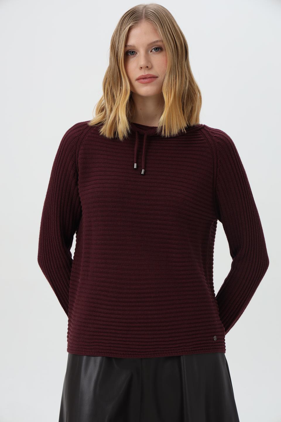 Пуловер Monari с капюшоном бордовый