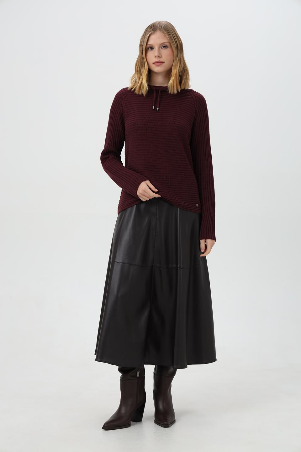 Пуловер Monari с капюшоном бордовый