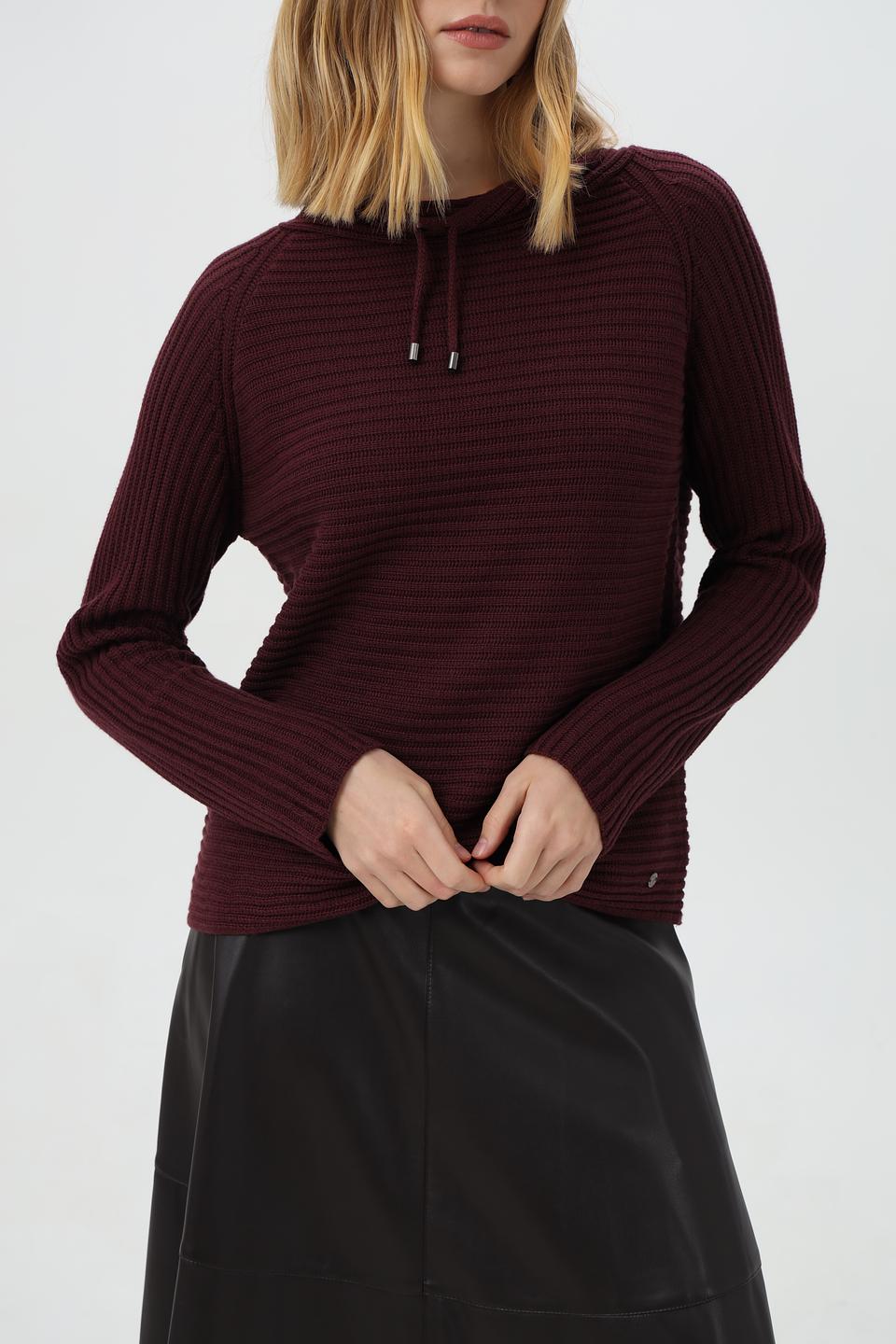 Пуловер Monari с капюшоном бордовый