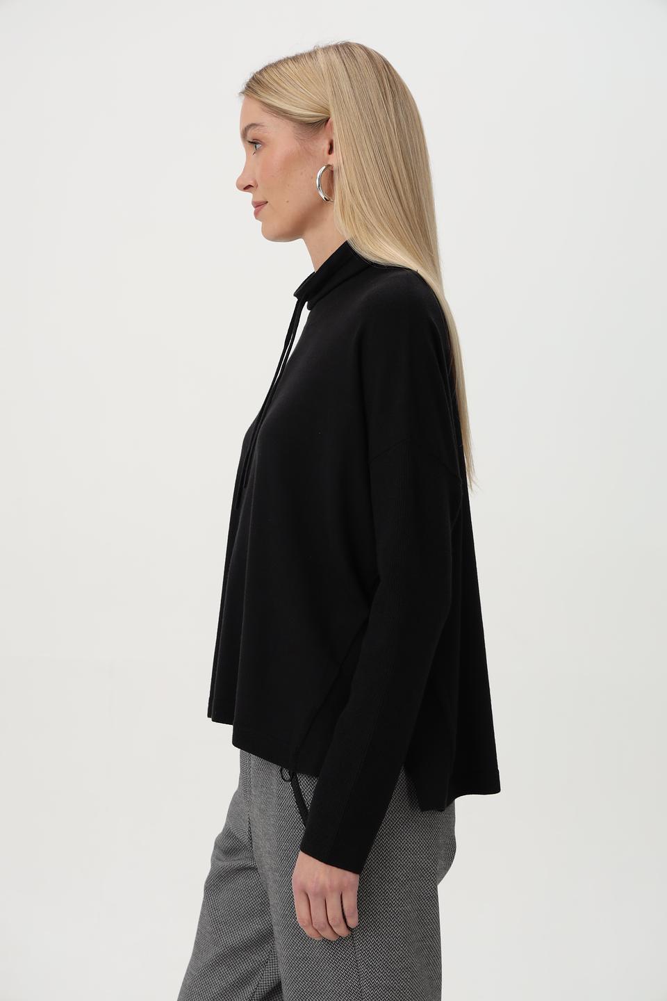 Пуловер Miss Lagotte с капюшоном черный