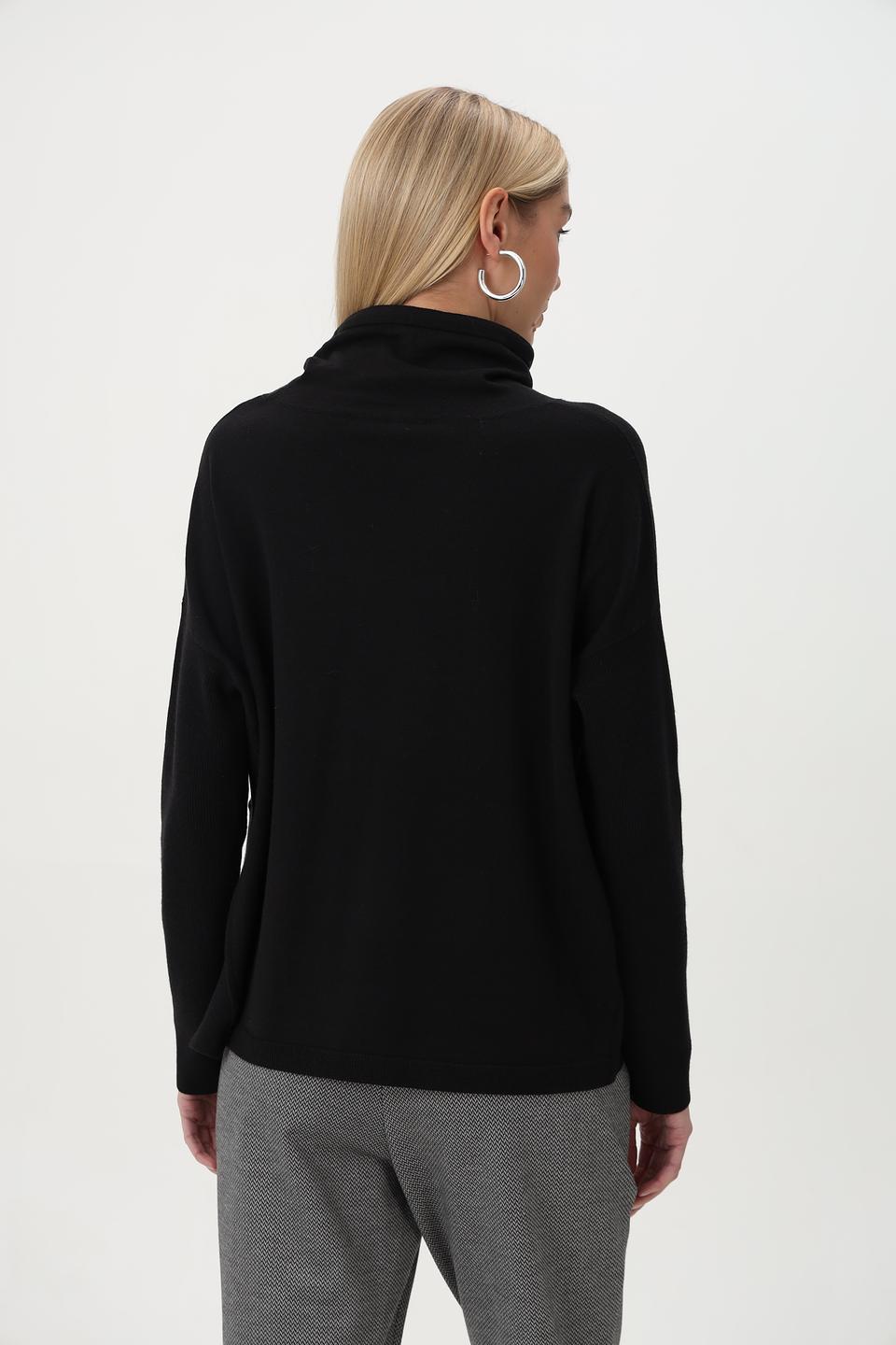 Пуловер Miss Lagotte с капюшоном черный